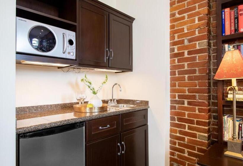 スーペリアースイート, Retro Suites