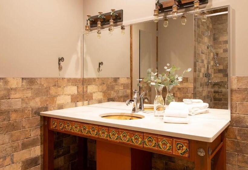 プレミアムスイート, Retro Suites