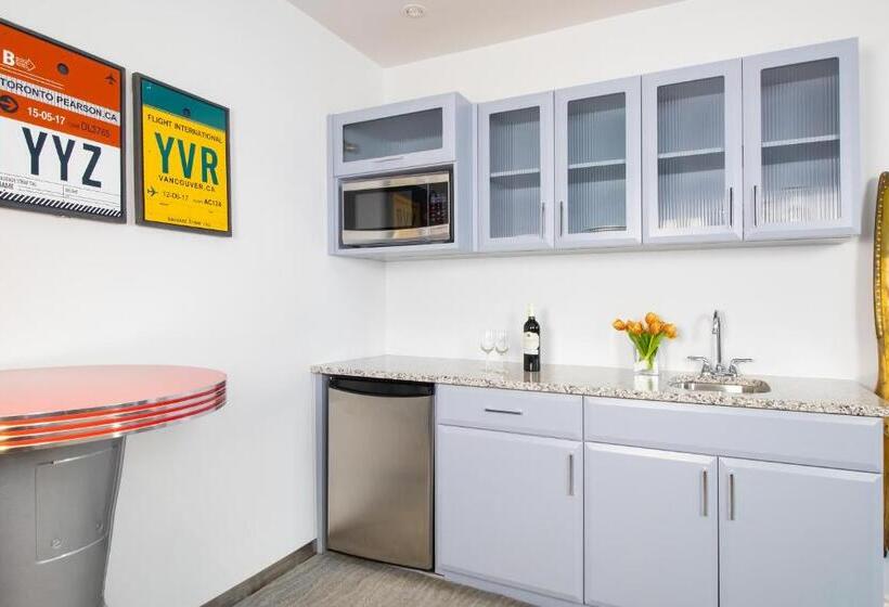 プレミアムスイート, Retro Suites