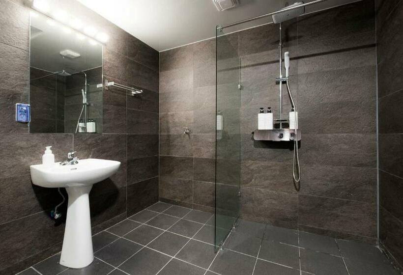 Номер Deluxe, Canvas Hostel