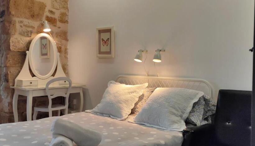 バス共有のスタンダードルーム, Albergue Valderrobres Auto Check In