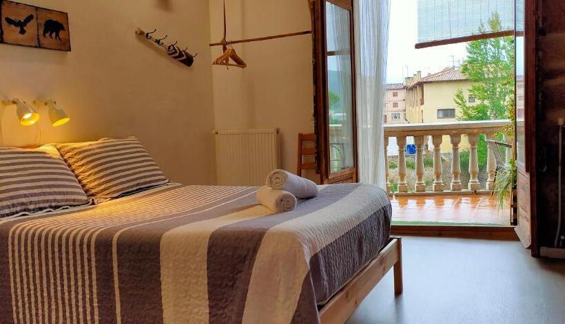 バス共有のスタンダードルーム, Albergue Valderrobres Auto Check In