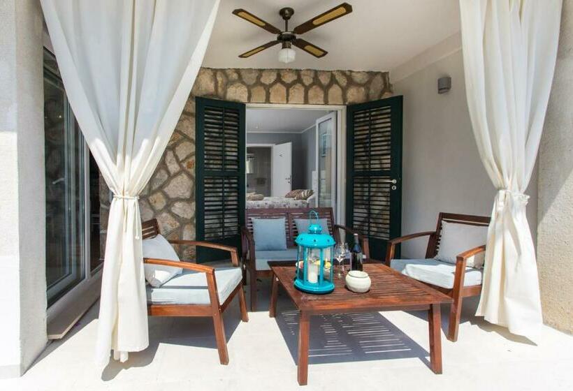 オーシャンビューのテラス付１ベッドルームアパート, Apartments Villa Mirjana