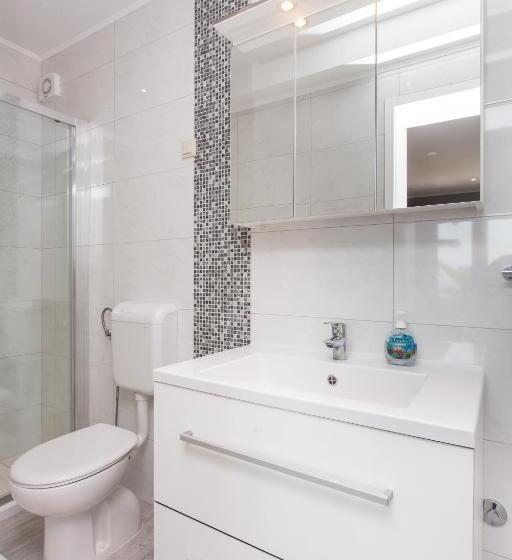 オーシャンビューのテラス付１ベッドルームアパート, Apartments Villa Mirjana