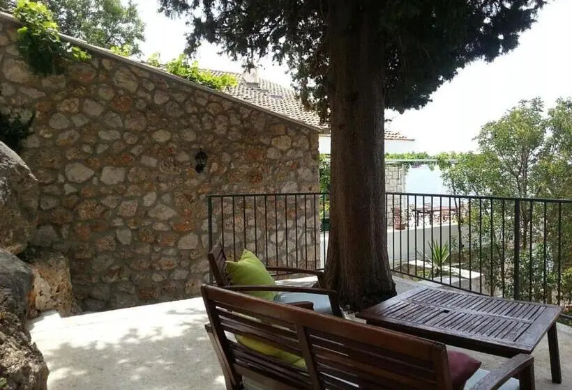 آپارتمان 1 خوابه با چشم‌انداز جانبی دریا, Apartments Villa Mirjana