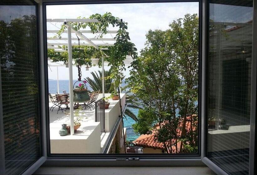 Апартаменты 1 Спальня Боковой Вид на Море, Apartments Villa Mirjana