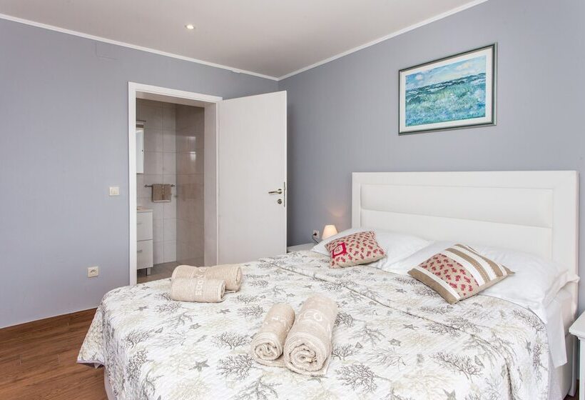 オーシャンビューのテラス付１ベッドルームアパート, Apartments Villa Mirjana