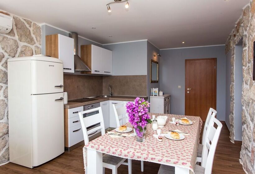 オーシャンビューのテラス付１ベッドルームアパート, Apartments Villa Mirjana