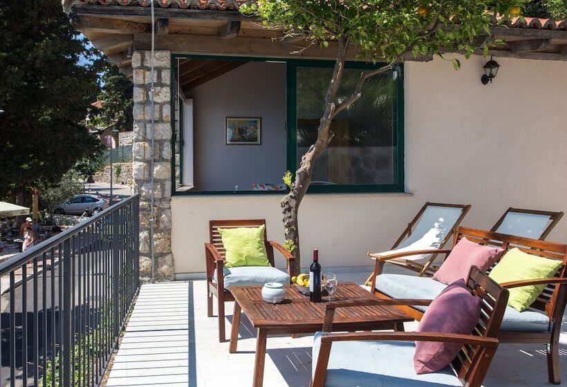 オーシャンビューのテラス付１ベッドルームアパート, Apartments Villa Mirjana