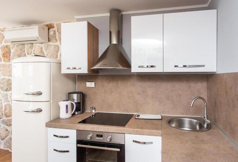 Апартаменты 1 Спальня с Террасой Вид на Море, Apartments Villa Mirjana