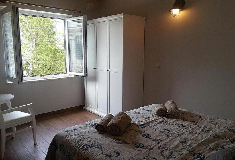 Апартаменты 1 Спальня Боковой Вид на Море, Apartments Villa Mirjana