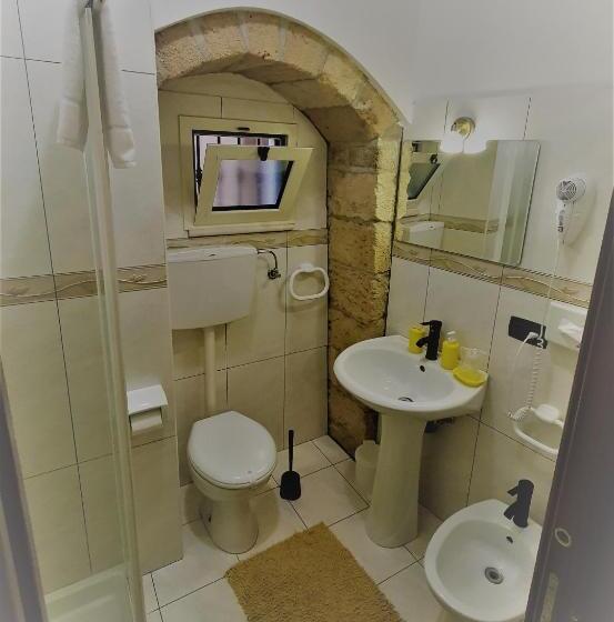 Семейный Номер, B&b Eraclio