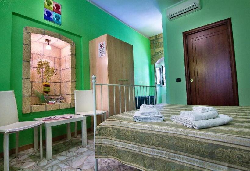 اتاق خانوادگی, B&b Eraclio