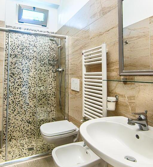 バルコニー付スタンダード４ベッドルーム, Albergo Villa Lucia