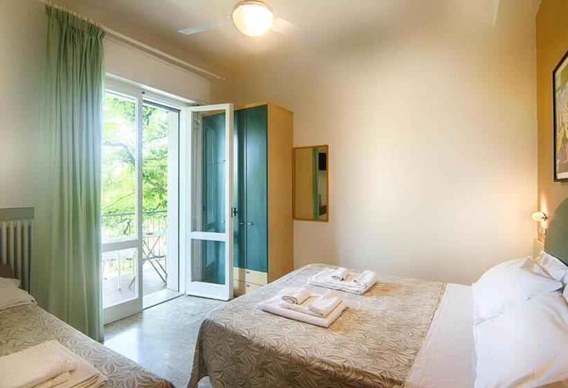 バルコニー付スタンダード４ベッドルーム, Albergo Villa Lucia