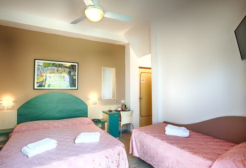 バルコニー付スタンダード４ベッドルーム, Albergo Villa Lucia