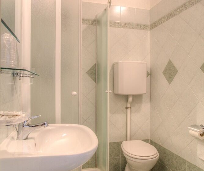 バルコニー付スタンダード４ベッドルーム, Albergo Villa Lucia