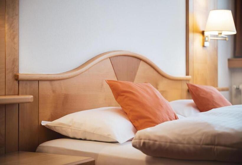 חדר משפחתי, Berghotel Majarei