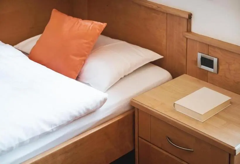 اتاق استاندارد یک نفره, Berghotel Majarei