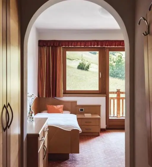 اتاق استاندارد یک نفره, Berghotel Majarei