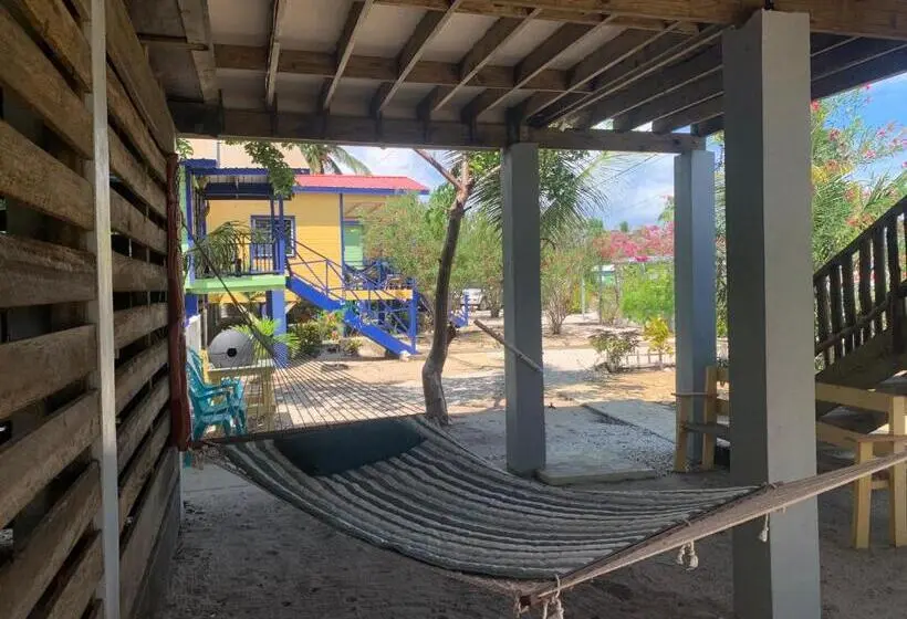 اتاق خانوادگی با چشمانداز دریا, All Seasons Belize