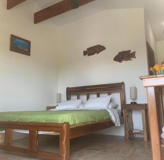 غرفة ديلوكس مطلّة علي البحر, All Seasons Belize