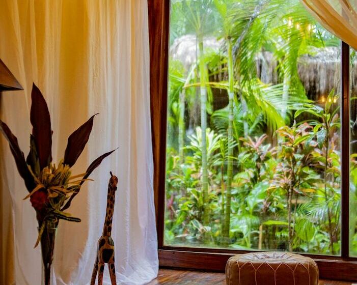 标准平房, Ocho Artisan Bungalows