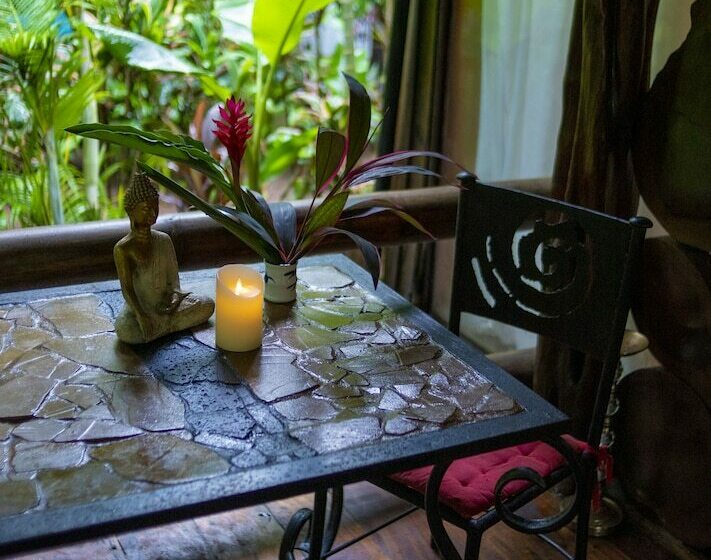 标准平房, Ocho Artisan Bungalows