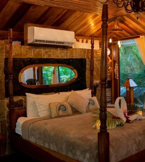 标准平房, Ocho Artisan Bungalows