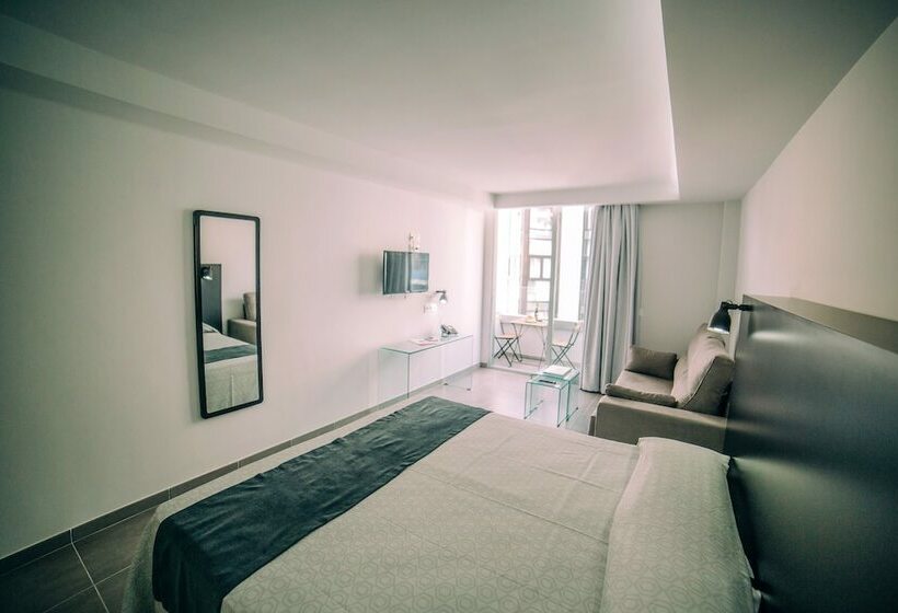 Студио Стандарт с Балконом, Mannix Urban Apartments