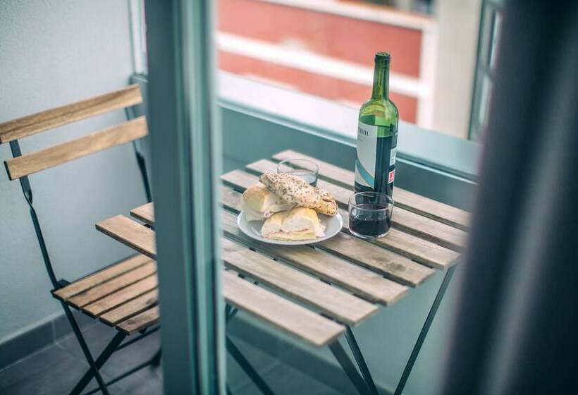 Студио Стандарт с Балконом, Mannix Urban Apartments