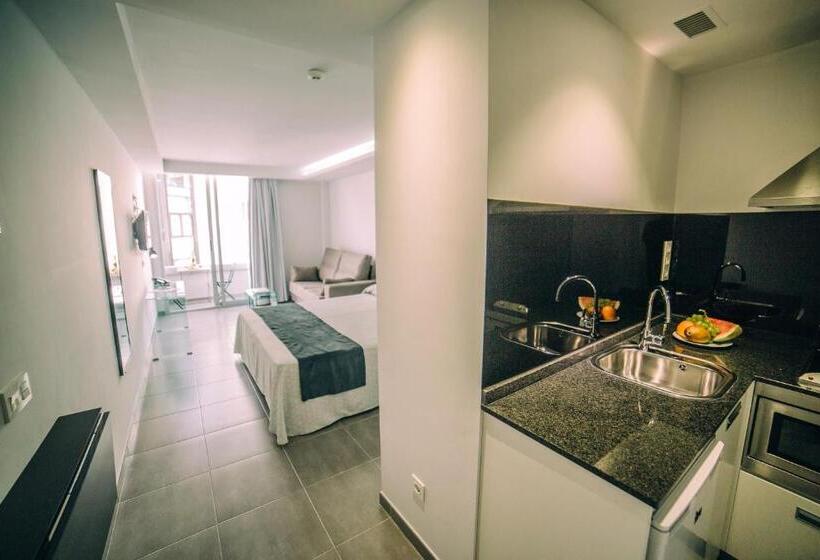 Студио Стандарт с Балконом, Mannix Urban Apartments