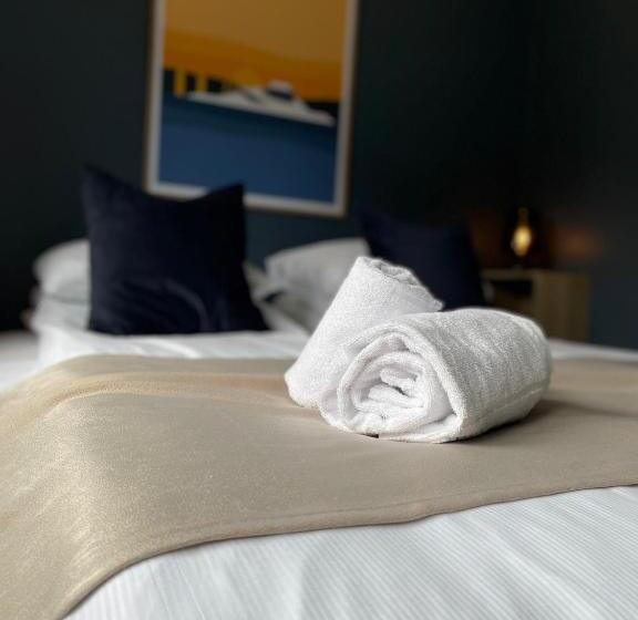 Quarto Estandar Banheiro Compartilhado, Emma Gjestehus