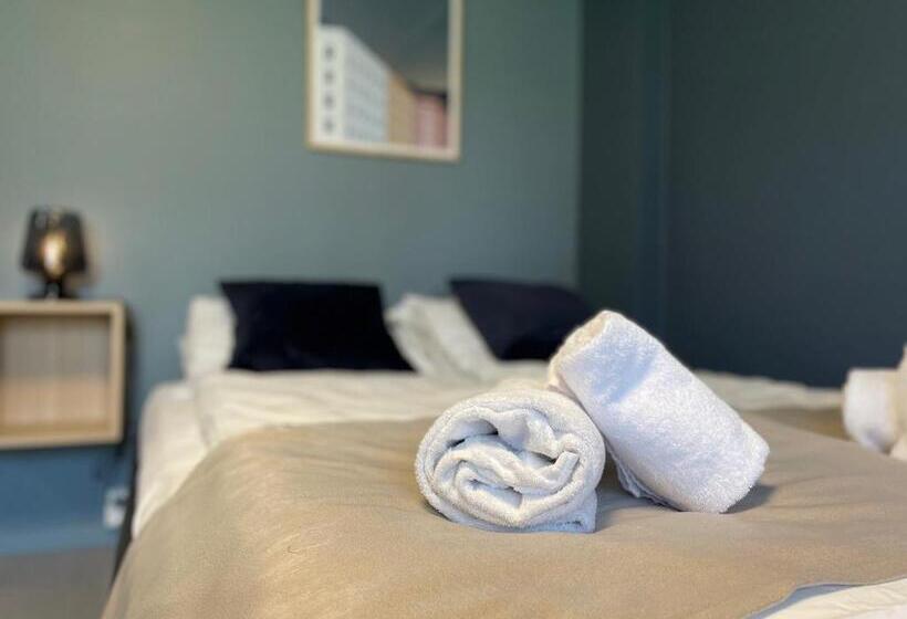 Quarto Estandar para Deficientes Físicos, Emma Gjestehus