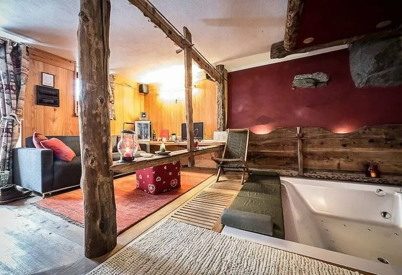 سوئیت جونیور با ماساژ آبی, Locanda4