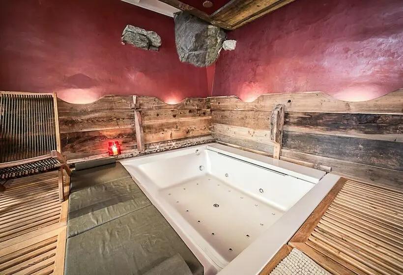 سوئیت جونیور با ماساژ آبی, Locanda4