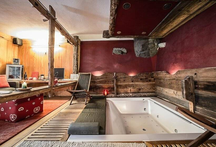 סוויטת ג'וניור עם מסג'ר מים, Locanda4