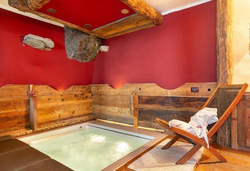 סוויטת ג'וניור עם מסג'ר מים, Locanda4