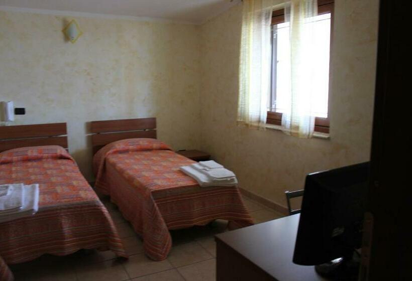 Номер Стандарт, Yellow House