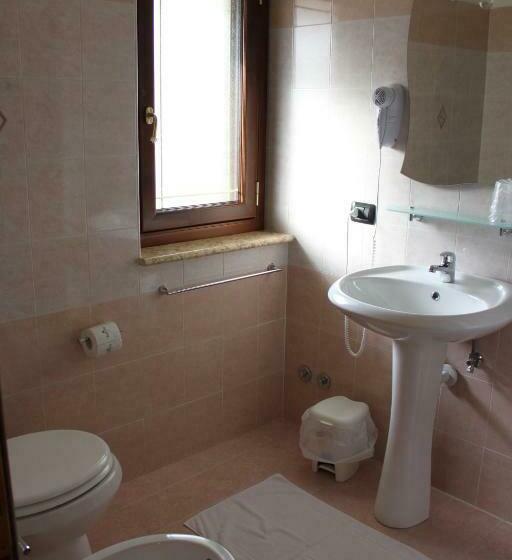 Номер Стандарт, Yellow House