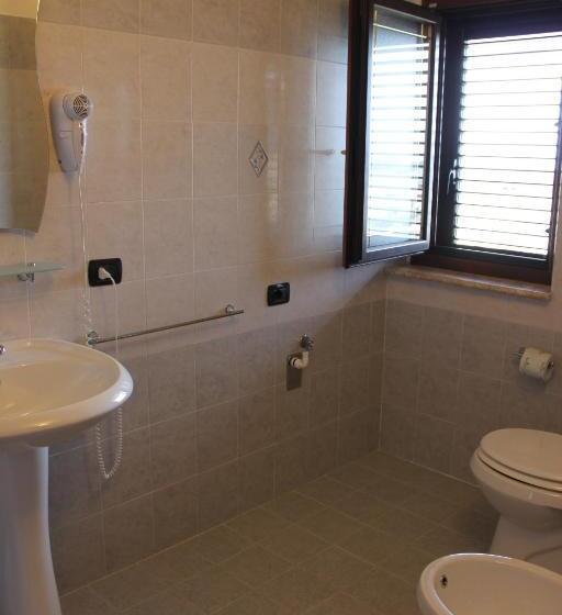 Четырехместный Номер Стандарт, Yellow House