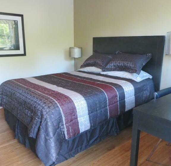 标准间, Fundy Line Motel