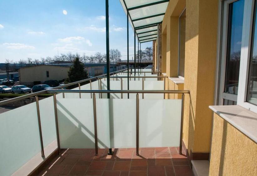 اتاق استاندارد یک نفره, Hostel Izida 2