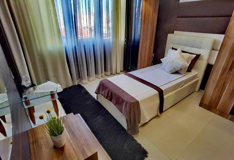 חדר סטנדרט יחיד, Acktion