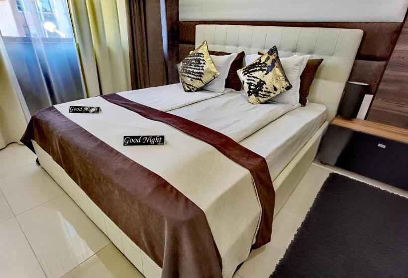 חדר סטנדרט, Acktion