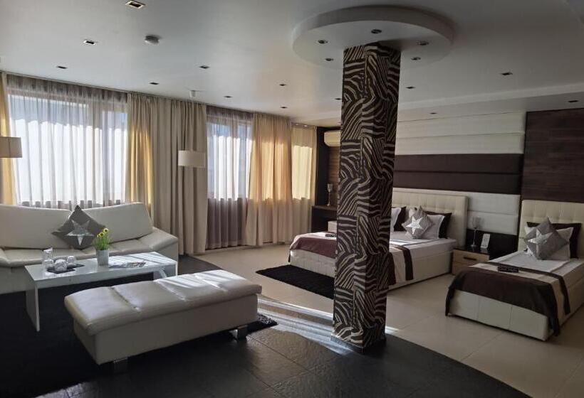 ジュニアスイート, Acktion