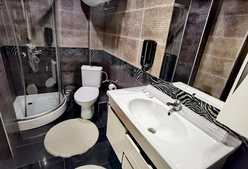 ジュニアスイート, Acktion