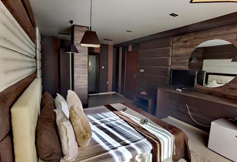 חדר סטנדרט, Acktion