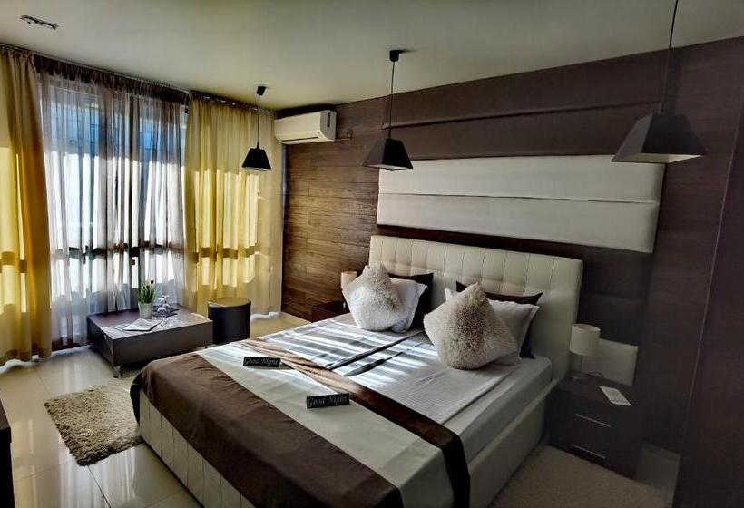 חדר סטנדרט, Acktion