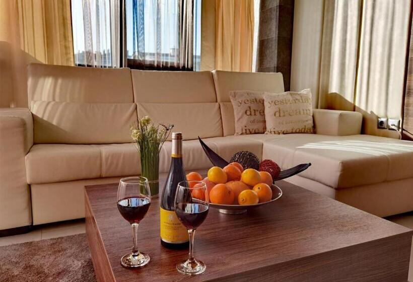 デラックススタジオ, Acktion